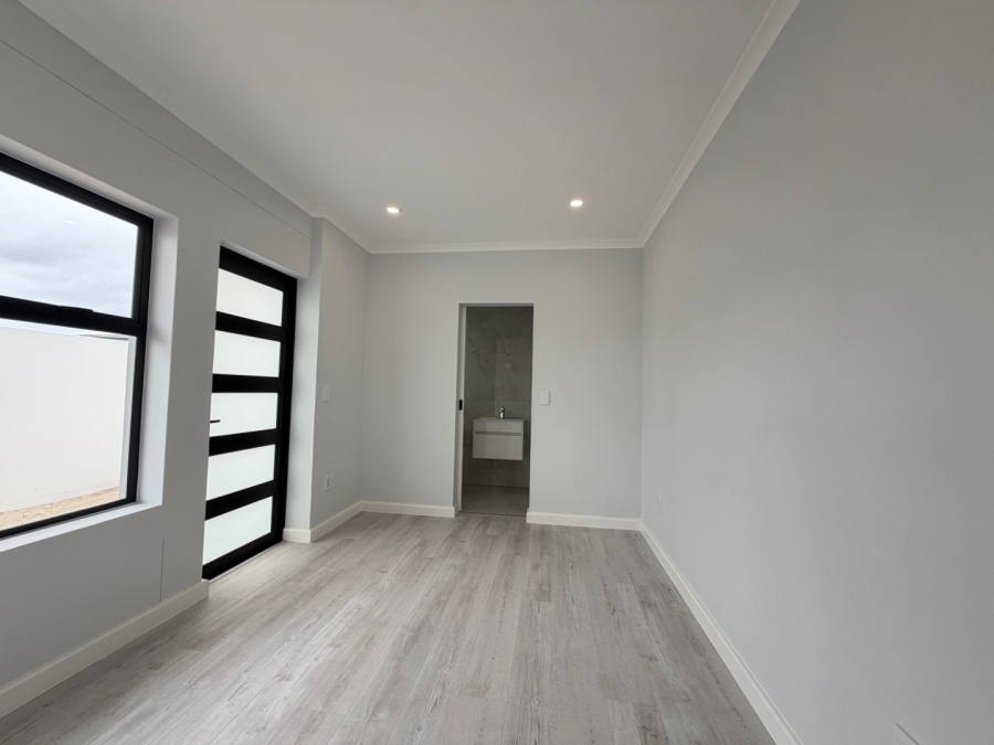 5 Bedroom Property for Sale in Sandown Western Cape